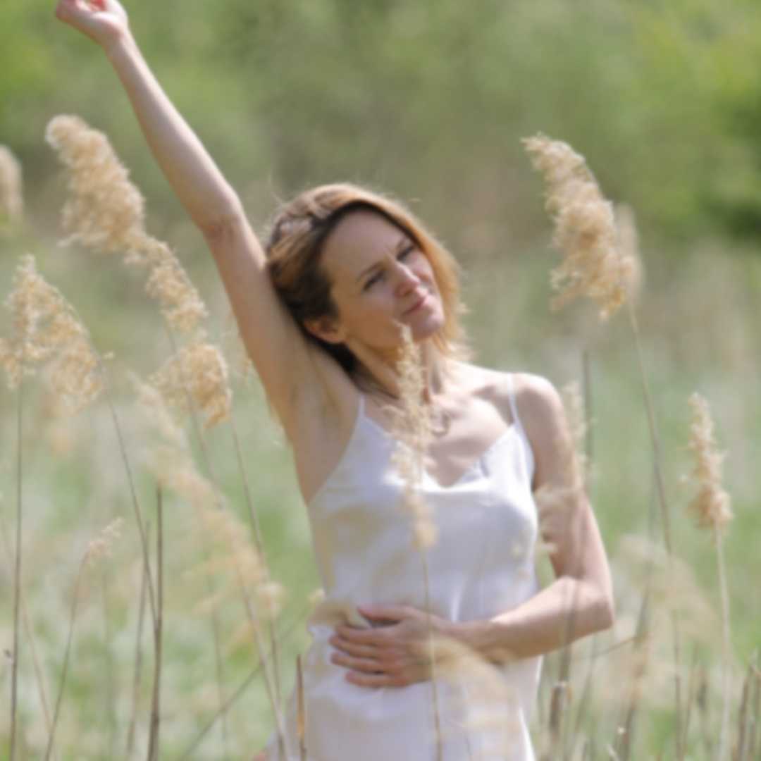 Somatic intimacy coaching for women Eros Rising by Kata Máthé